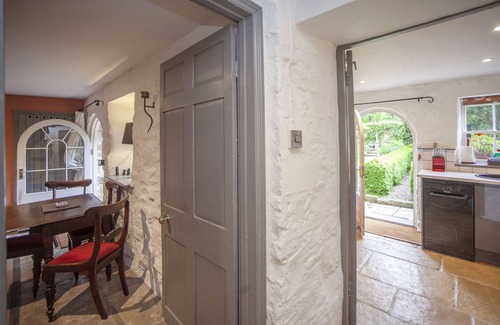 Bath Apartment | Johnstone's Secret Garden - idyllic apt with private garden set by the weir in the centre of Bath