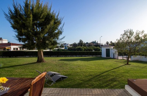 Castelo Villa | Joia da Galé House | Pool and Garden & Galé Beach
