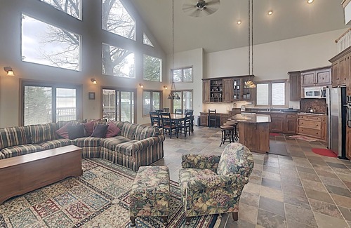 Lake Koshkonong Cabin | Join us on the sandy shores of lake Koshkonong for an escape from the city