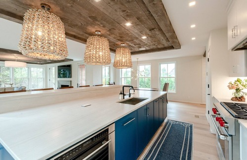 Nantucket House | “Joint Venture”: New Luxury Mid-Island Home Close to it All