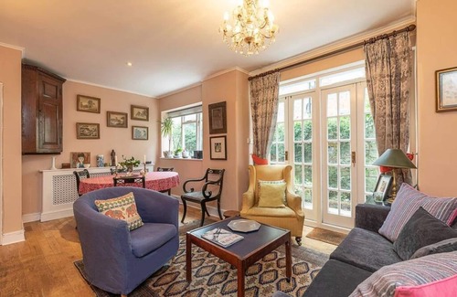 Battersea Apartment | JOIVY 2 Bed Flat with Garden next to Battersea Park!