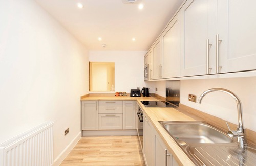 West End Apartment | JOIVY 3BR Flat in Haymarket with Free Parking