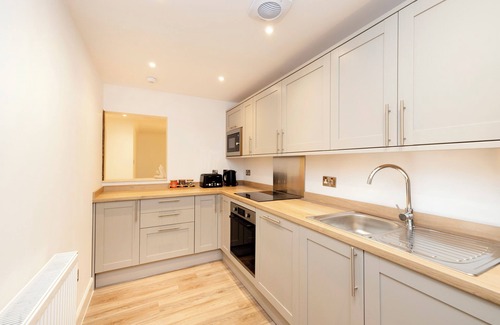 West End Apartment | JOIVY 3BR Flat in Haymarket with Free Parking