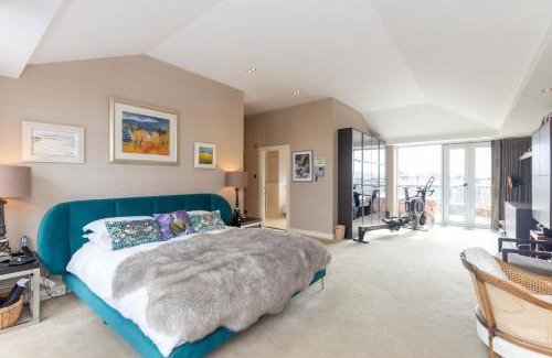 New Town Apartment | JOIVY Beautiful Penthouse with Terrace & Jacuzzi