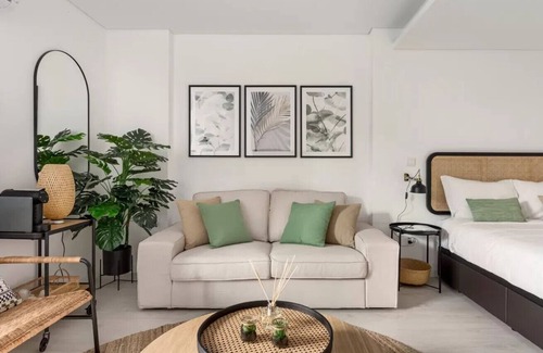 Paco De Arcos Apartment | JOIVY Boho Studio near the beach