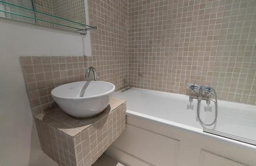 Clapham Apartment | JOIVY Charming 1-Bedroom Flat with Patio