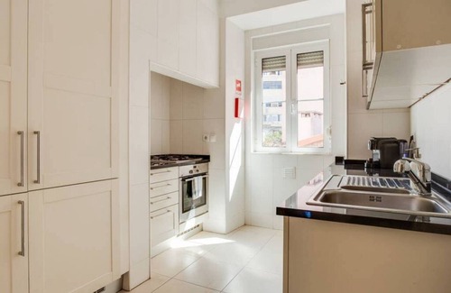 Merces Apartment | JOIVY Cosy 3BR Apt w/workspace in Principe Real, nearby Science museum