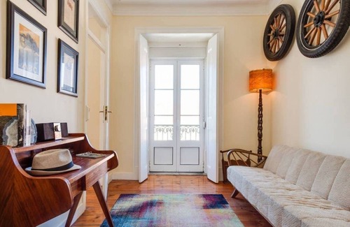 Merces Apartment | JOIVY Cosy 3BR Apt w/workspace in Principe Real, nearby Science museum