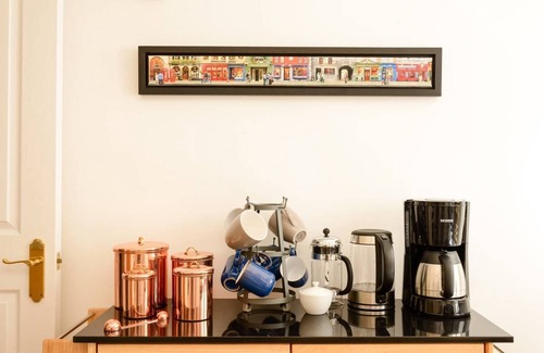 New Town Apartment | JOIVY Gorgeous Stockbridge Apt With Underground Parking