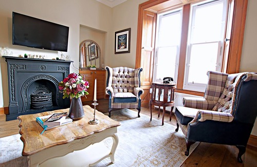 Old Town Apartment | JOIVY Gorgeous Two Bedroom Apartment With Castle Views