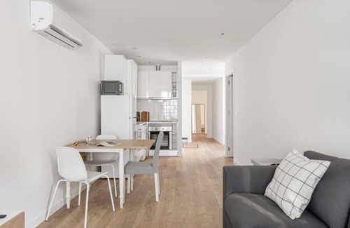 Sao Jose Apartment | JOIVY Minimalistic apt w/patio in Principe Real