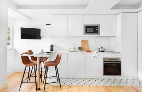 Merces Apartment | JOIVY Principe Real 2BR Apt w/Terrace nearby Botanical Garden of Lisbon