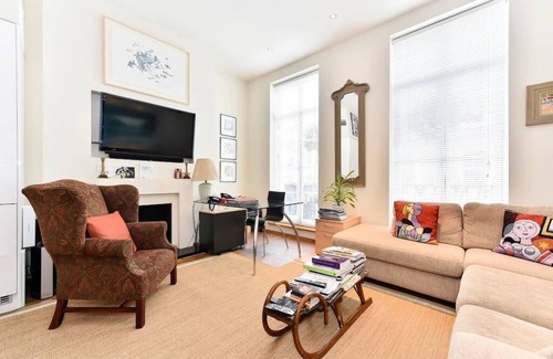 Pimlico Apartment | JOIVY Splendid 3 bed with roof terrace in leafy Pimlico