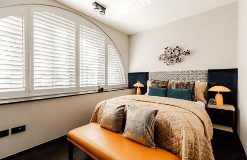 Covent Garden Apartment | JOKER! Off Oxford St! 3Bed 3Bath LuXXe Hideaway for Stylish Families and Couples