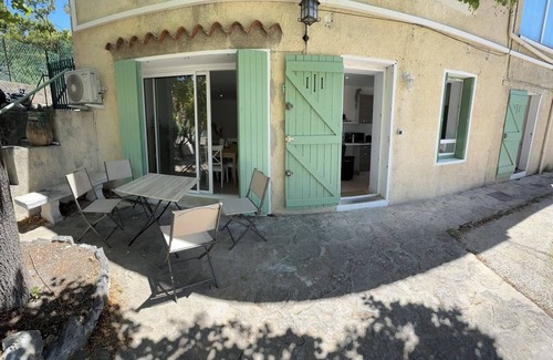 Cassis Apartment | Joli Appartement Rénové de 55m2. Parking Gratuit