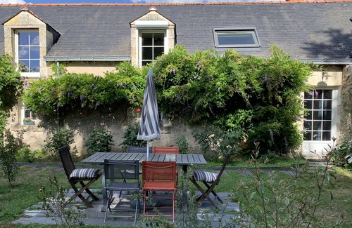 Charce-Saint-Ellier-sur-Aubance House | Joli Gîte Cosy, Jardin et Piscine Proche D'angers