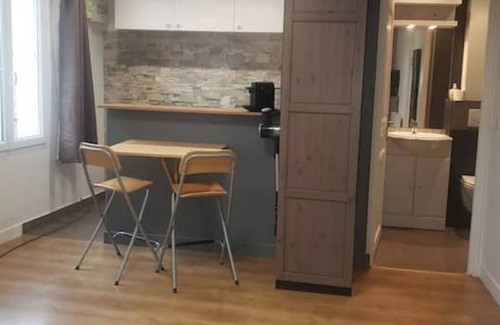 Silly-Gallieni Apartment | Joli Studio en Dernier Étage
