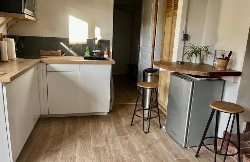 Vaugneray Apartment | Joli studieux lumineux et aménagé avec piscine privée