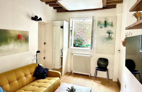 Marly-le-Roi Apartment | Joli Studio at the Marly-le-Roi Historical Center