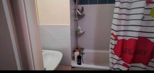 Rambouillet Apartment | Jolie Chambre