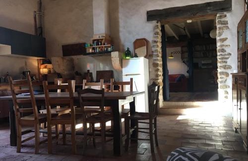 Leogeats House | Jolie maison ancienne adaptée aux petits groupes - Maison Peyri