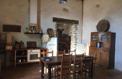 Leogeats House | Jolie maison ancienne adaptée aux petits groupes - Maison Peyri