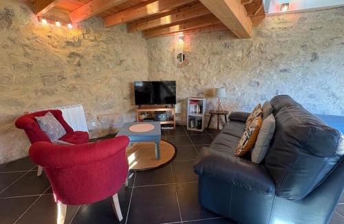 Esparron House | Jolie maison de village en pierre