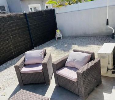 Ouveillan Villa | Jolie maison de village 2 chambres