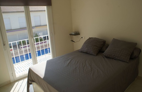 Vergel Condo | Jolie Maison Mitoyenne Avec Piscine et à 800m de la Plage