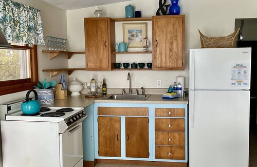 Lake Leelanau Cottage | JOLLI-LODGE~Beach Resort in Leland