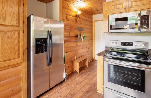 Lakeside Estates House | Jolly Mon-Lakefront cabin w/private dock & hot tub, community pool