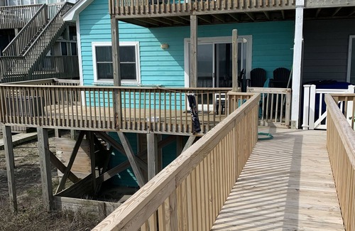 McCutcheon Field House | Jolly Roger- Oceanfront - Pet Friendly-Linens and Beach Towels provided