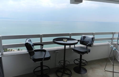 Jomtien Apartment | Jomtaen Plaza Condotel. Front view