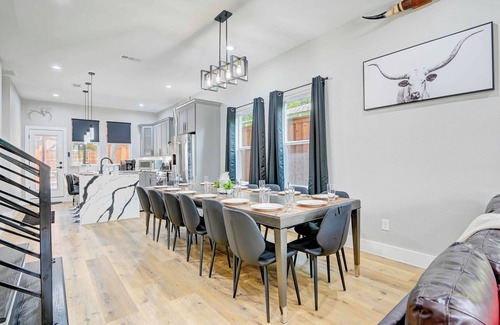 Fort Worth House | Jonairs ,Stockyard Mini Hotel