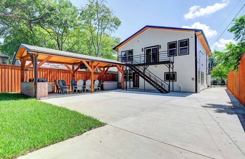 Fort Worth House | Jonairs ,Stockyard Mini Hotel