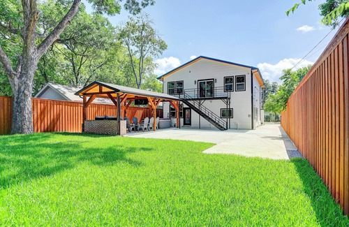 Fort Worth House | Jonairs ,Stockyard Mini Hotel