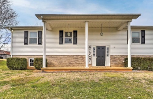 Jonesborough House | Jonesborough Country Feel close to everything in Johnson City! Mountain Views!