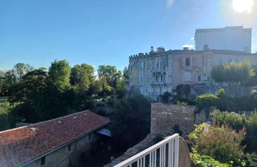 Jonzac House | Jonzac Centre Ville - Private Home near Chateau