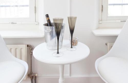 Jordaan House | Jordaan Suite bed and bubbles