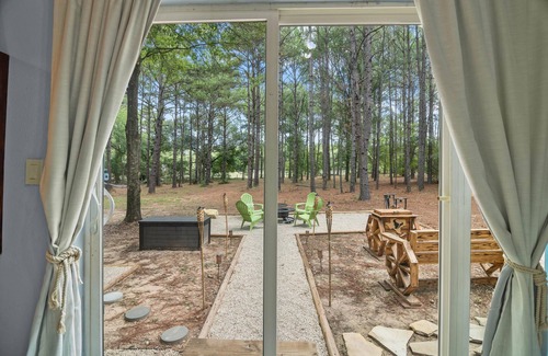 Navasota RV Rental | Jordan's Crossing: The Glamping Experience w/Outdoor Shower
