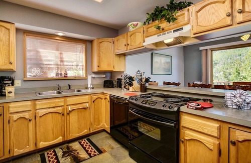 Windcliff Estates House | Jordan Vacation At Windcliff 3 Bedroom Home by RedAwning