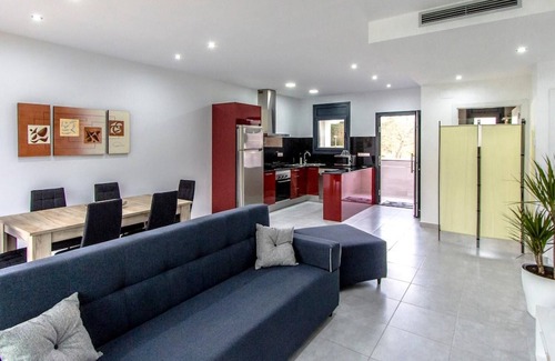Sils Villa | Josep Antoni Sils 561.548 Villa Ainmi