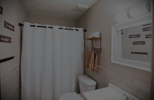 Fairborn Condo | Joshua Jet-Wing, Condo-minutes to Wright Patterson Airforce Base & WSU, WiFi, AC