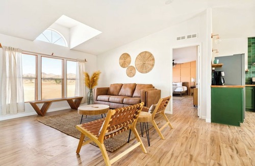 Yucca Valley House | Joshua Tree-Spa Pool Firepit Sauna Game Room