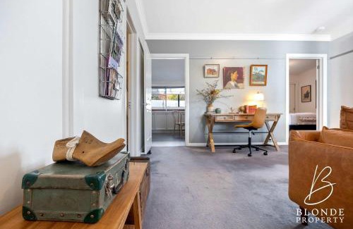 Golden Point House | Journeyman's Cottage