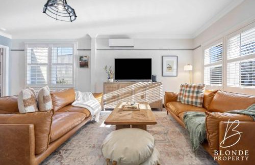 Golden Point House | Journeyman's Cottage