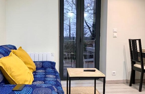 Jouy-en-Josas Apartment | Jouy La longère, proche Hec, Versailles, parking privé gratuit