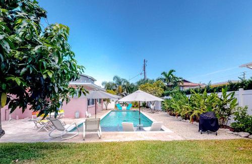 Holmes Beach House | Joy Abounds