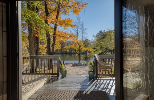 Oak Hill House | Joy Cottage - 3 Bedroom/3 Bath - Waterfront Property on Buddhist Temple Grounds
