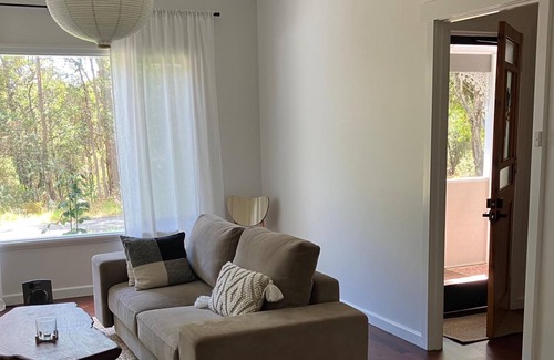 Denmark Cottage | Joy Retreat: Stroll to town & river